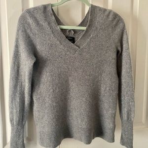100% Cashmere pullover v-neck sweater